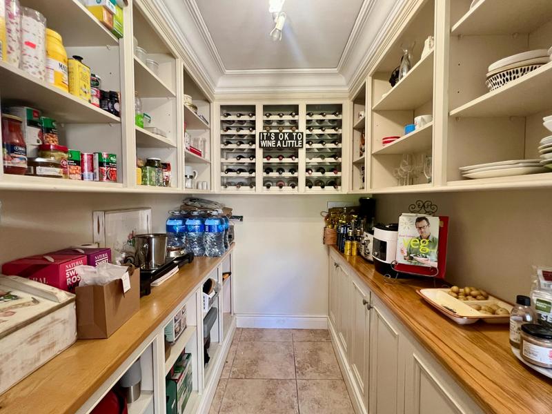 4 Bedroom Property for Sale in Tarragona Western Cape